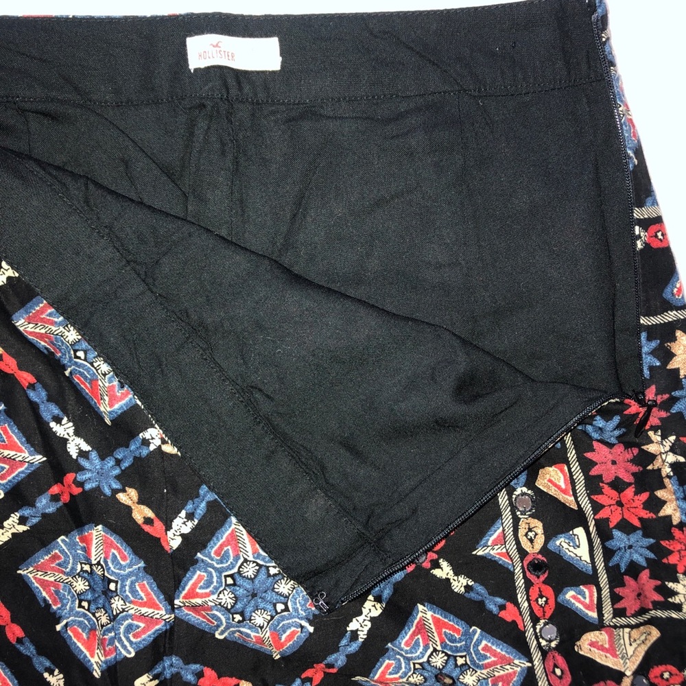 Embroidered High Rise Shorts - Picture 3 of 4